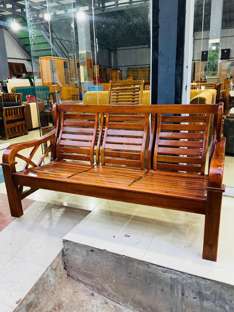 SIT OUT BENGE AND CHAIR